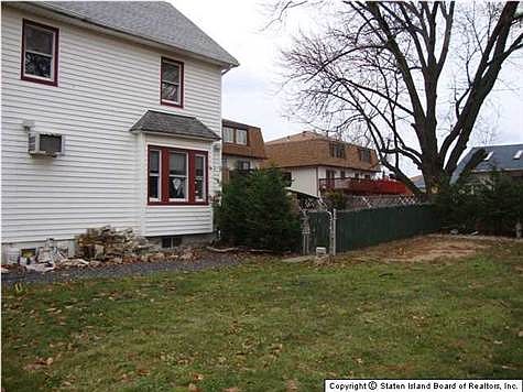 3rd image of 111 Holcomb Ave