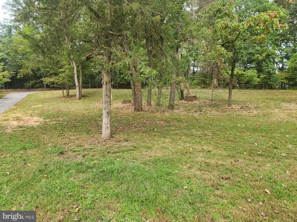 1230 Twin Lakes Rd, Lewisberry, PA 17339