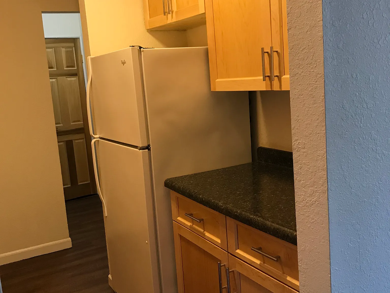 2 bed, 900 sqft, $1,000 — Photo 3