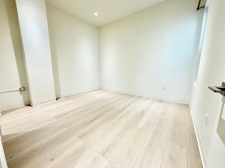 1256 Howard — Photo 29