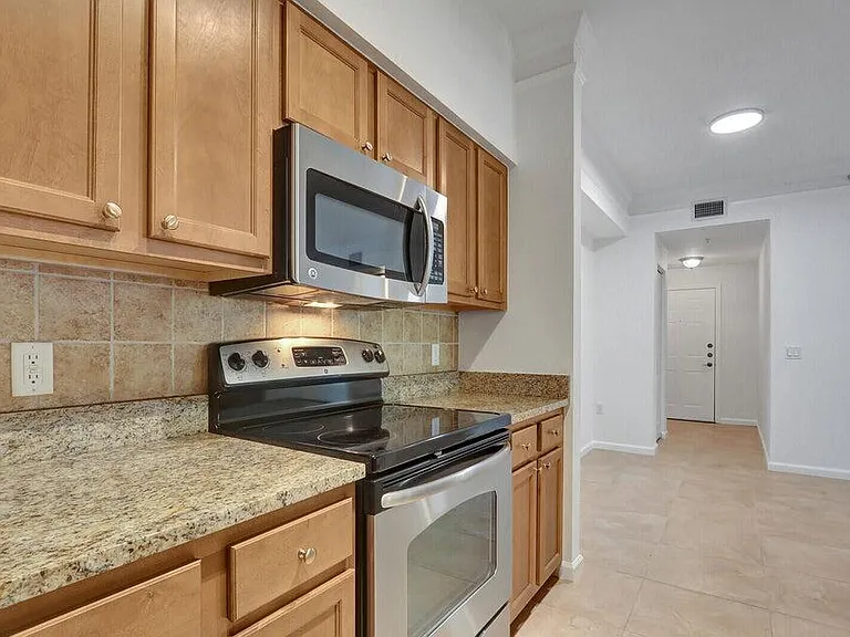 7101 Myrtlewood Cir W — Photo 5