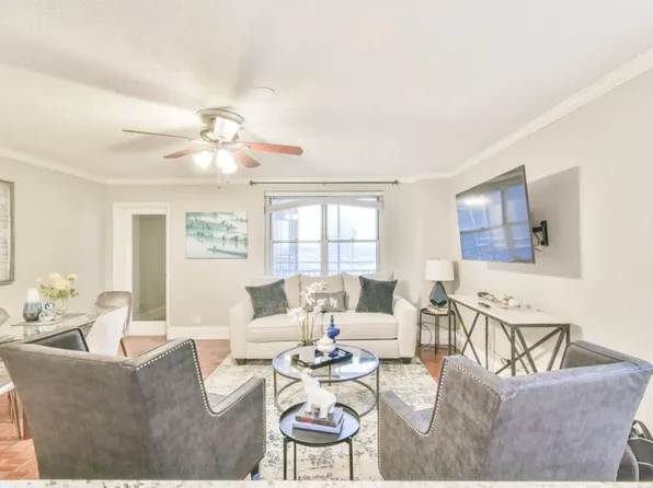 300 W Peachtree St NW, Atlanta, GA