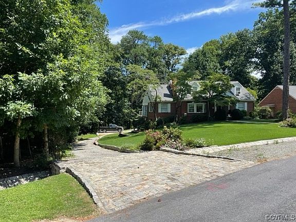 2nd image of 7605 N Pinehill Dr