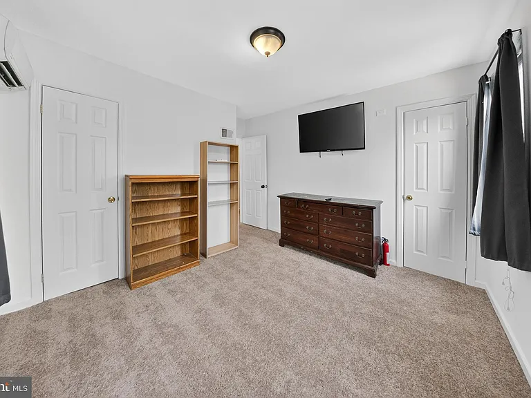 4409 Polk St NE — Photo 10