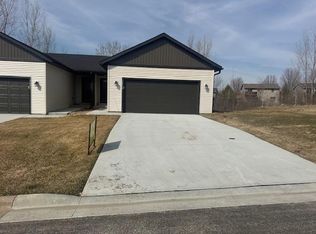 2049 E 20th St, Zumbrota, MN 55992