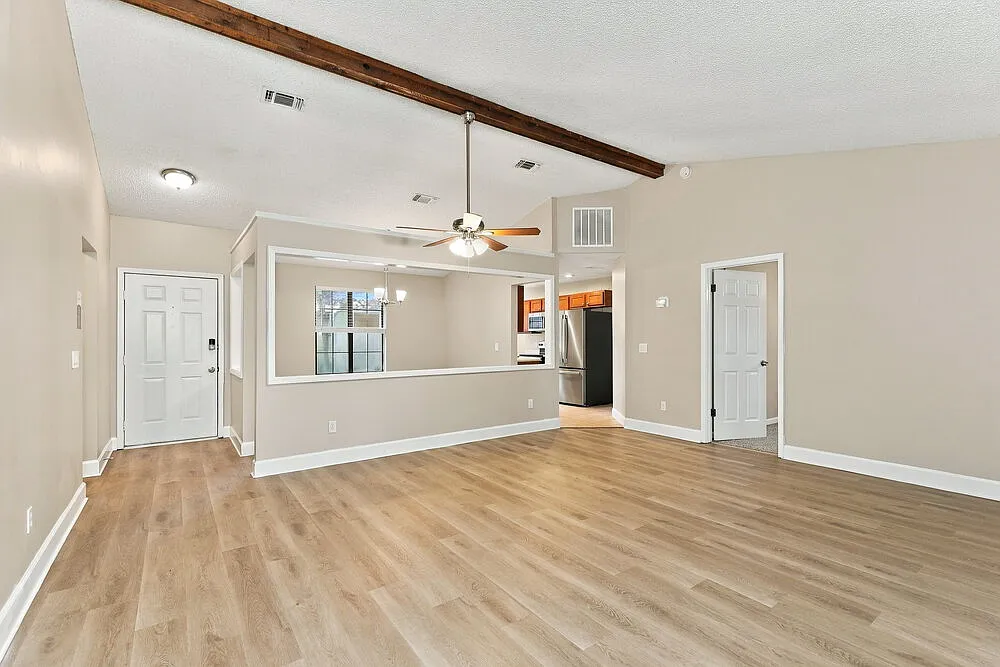 4 bed, 2.0 bath, 1599 sqft, $2,375 — Photo 4