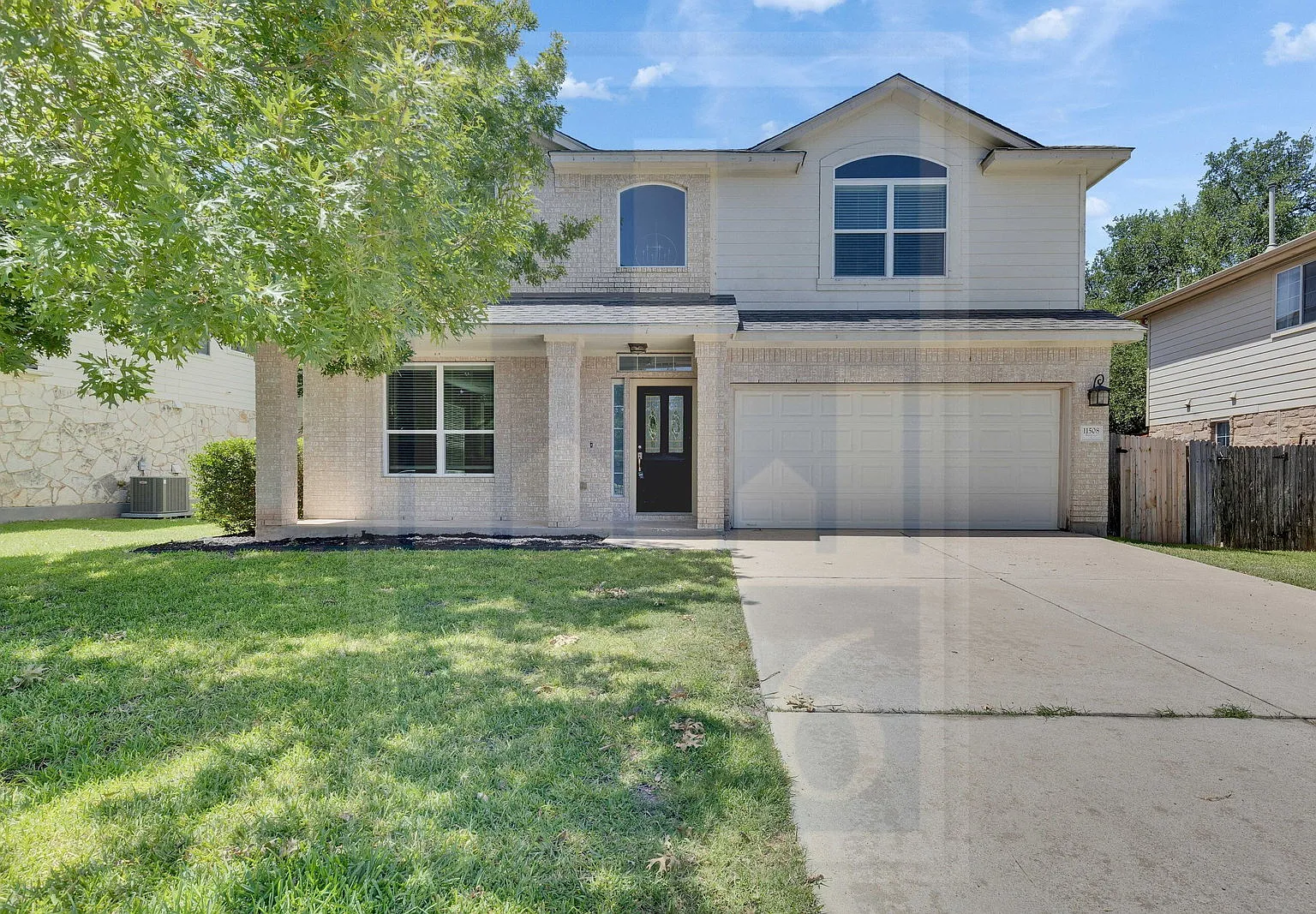 3 bed, 2.5 bath, 2711 sqft, $2,500 — Photo 1