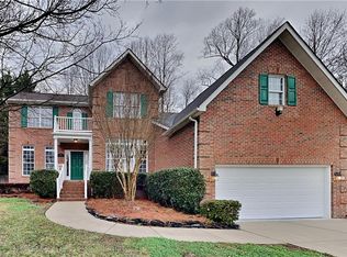 2200 Flora Vista Ct, Greensboro, NC 27406