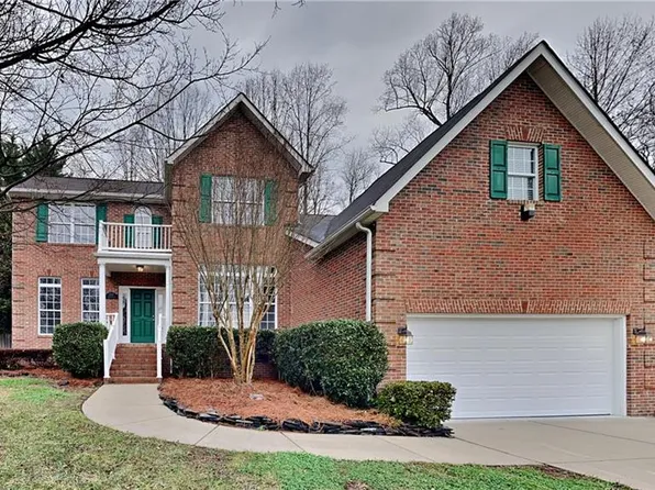 2200 Flora Vista Ct, Greensboro, NC 27406
