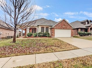 10117 Red Bluff Ln, Fort Worth, TX 76177
