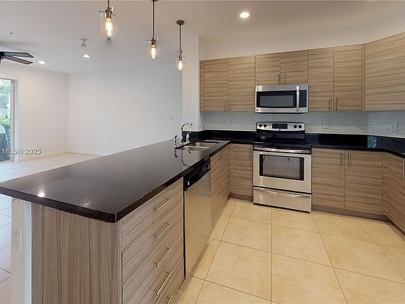 4th image of 2764 SW 81st Ter Unit 2760