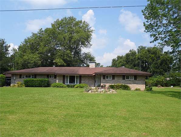 1st image of 385 Bruce Cir