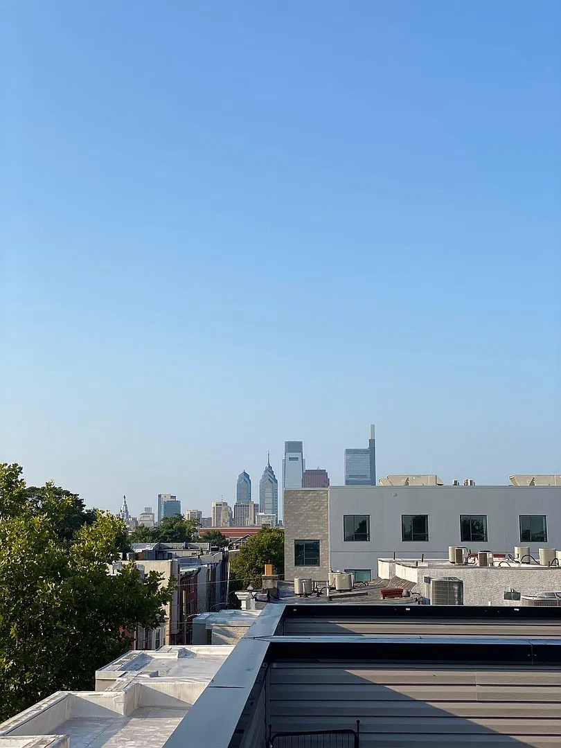 Brand-New 5 Bed/5.5 Bath House With Rooftop And Backyard. Utilities Included! — Photo 1