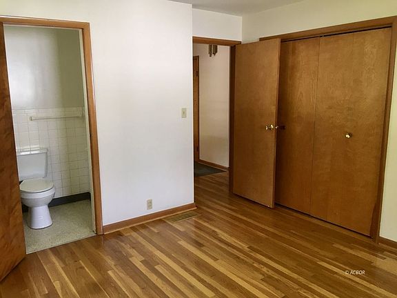 4th image of 3 Canterbury Dr