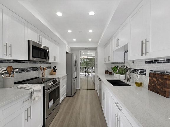 3rd image of 859 Jeffery Street #311