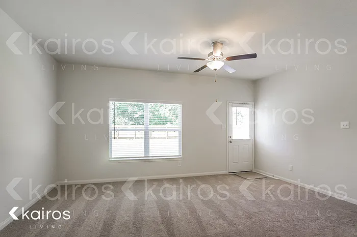 10631 Hillside Creek Dr — Photo 2