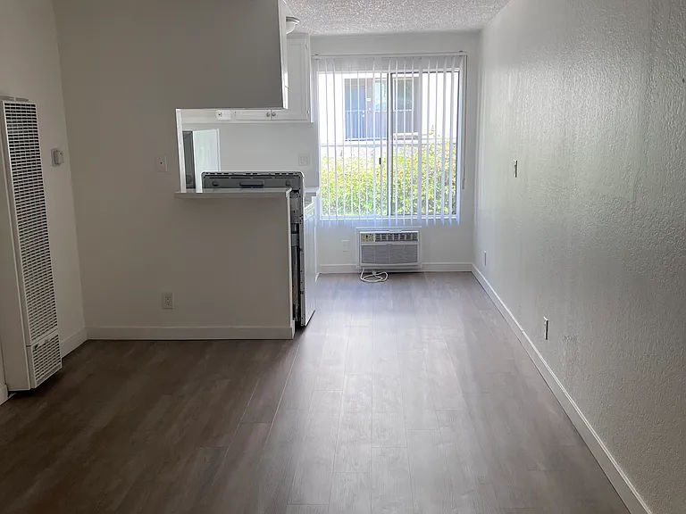 8770 Van Nuys Blvd #22 — Photo 2