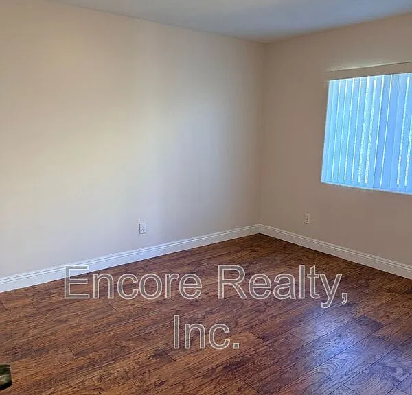 1377-1379 Monserate Ave #1379 MONSERATE AVE — Photo 2
