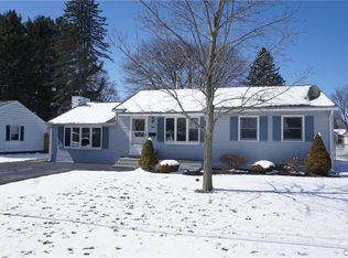 32 Wellington Rd, North Syracuse, NY 13212