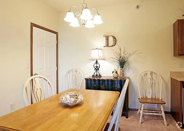 Adam Ridge Condos — Photo 8