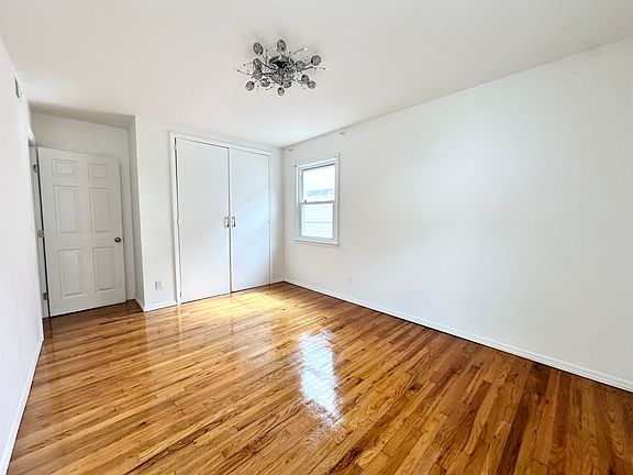 5th image of 23 Adrienne Pl Floor 2