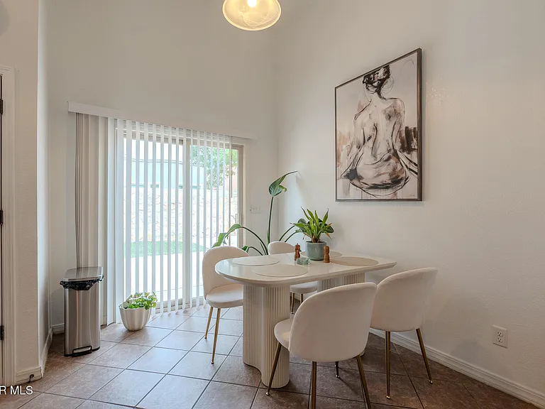 2232 Honour Point Pl — Photo 14