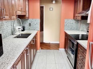 1 Rowntree Rd #114, Toronto, ON M9V 5G7