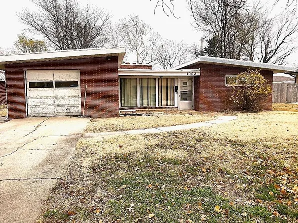 1002 N Green St, Hoisington, KS 67544