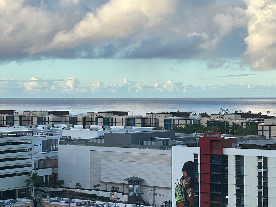 Ocean View from Lani , Faces Norsdtrom at Ala Moana Mall , 10 min walk