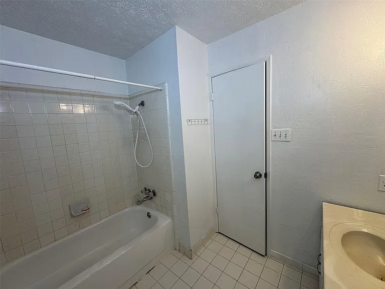 3807 Cypressdale Dr — Photo 10