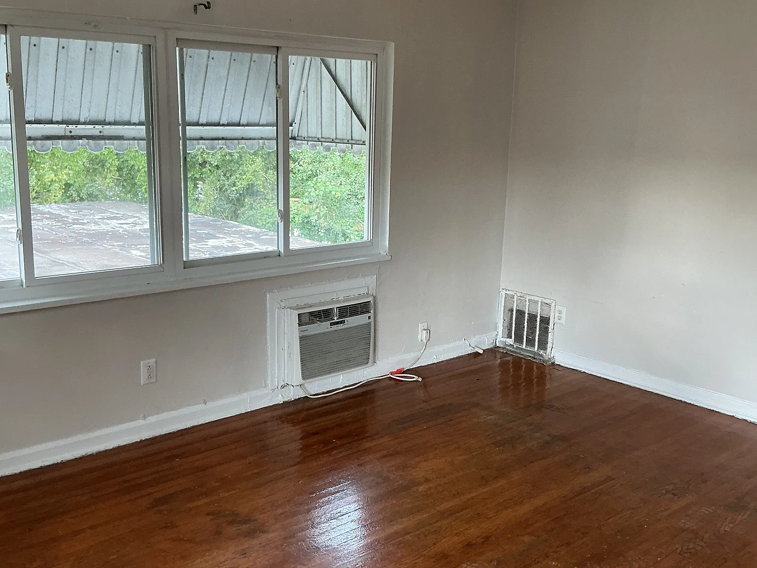 2 bed, 1.0 bath, 650 sqft, $695 — Photo 2