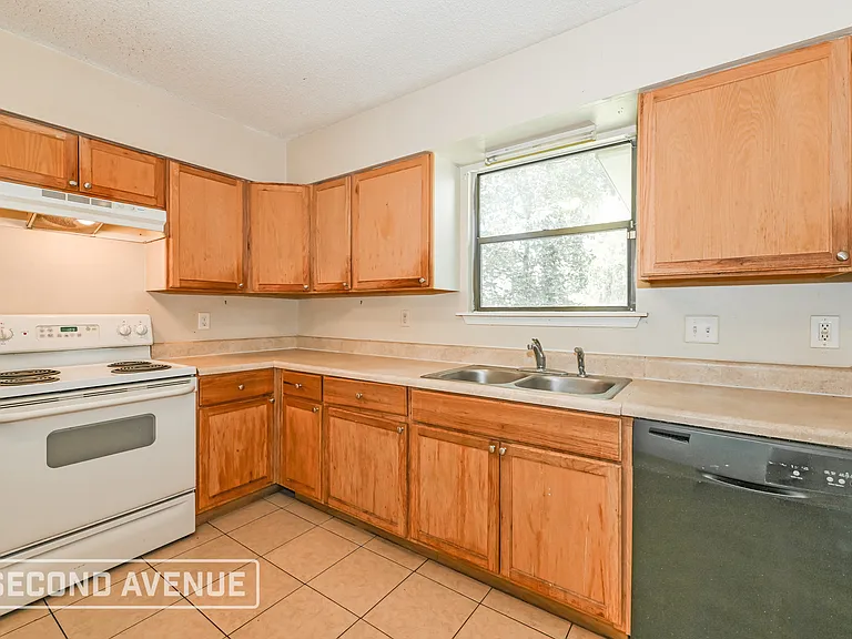 1540 Lake Shore Blvd — Photo 9