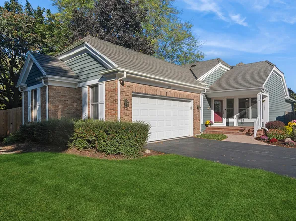 405 Park Barrington Dr, Barrington, IL 60010