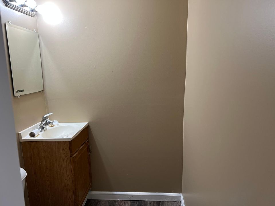 2nd image of 1422 Cecil Ave #3