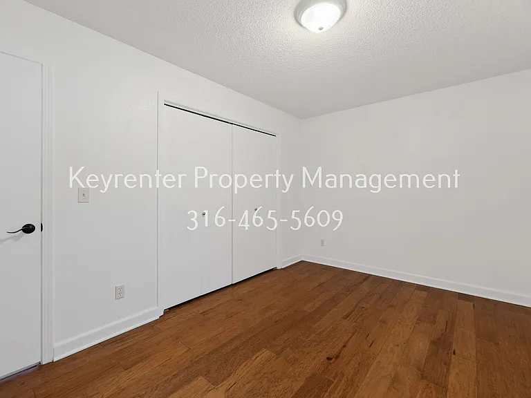 517 E Minneha Ave — Photo 23
