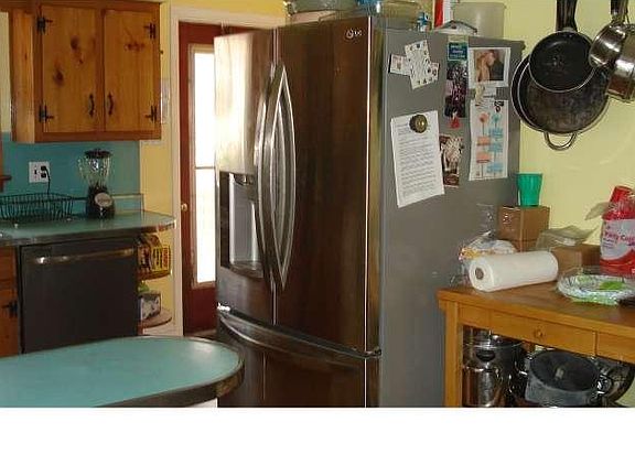 4th image of 633 Sampson Ave