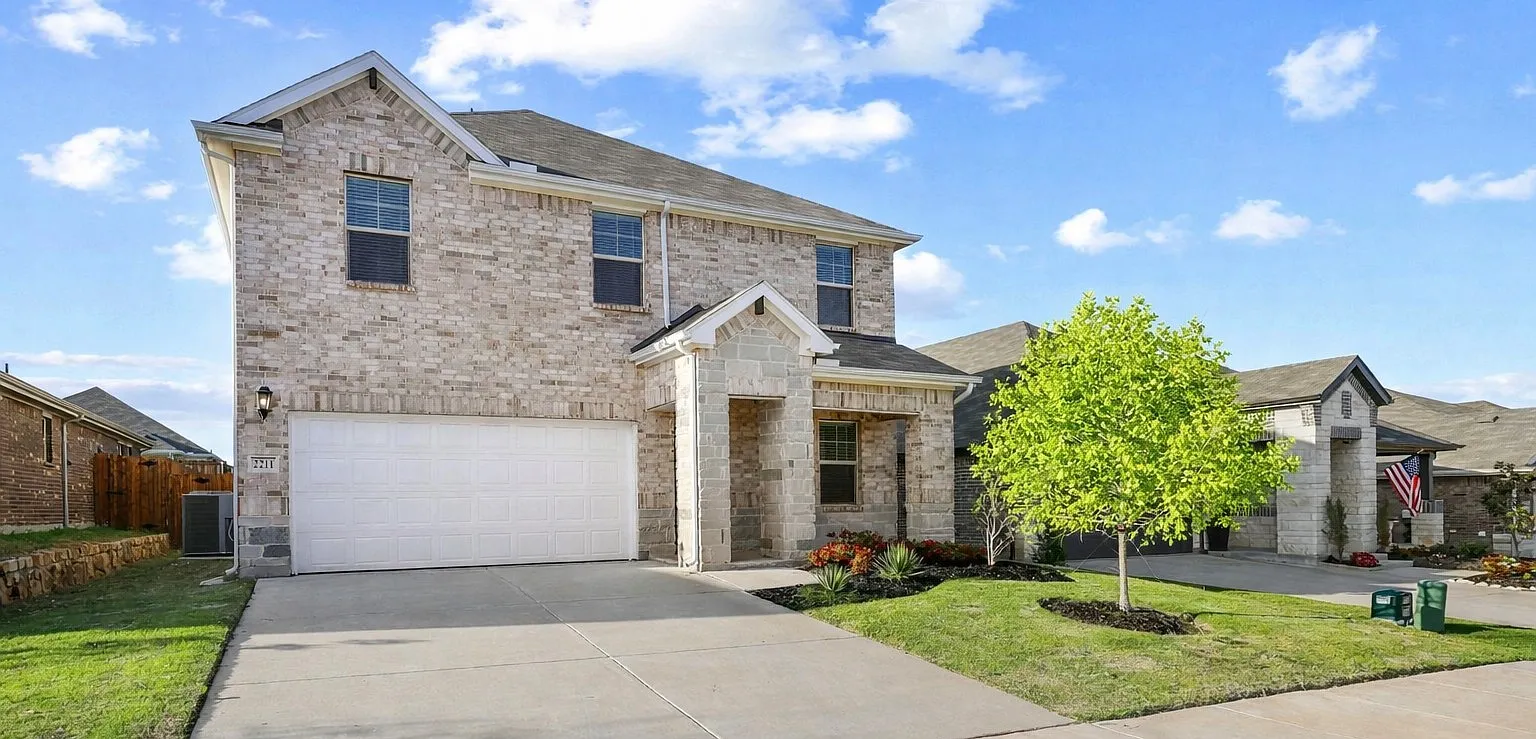 4 bed, 2394 sqft, $2,595 — Photo 2