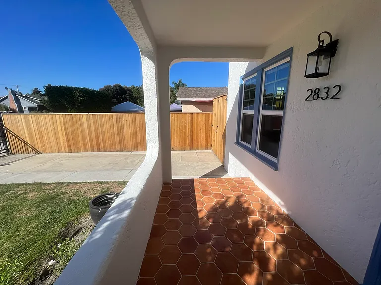 2832 S Rimpau Blvd — Photo 3
