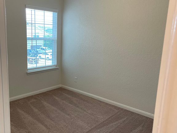 4th image of 10320 Lynwood Crk #101