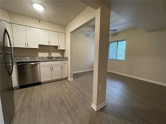 5th image of 102 Garden Dr APT E