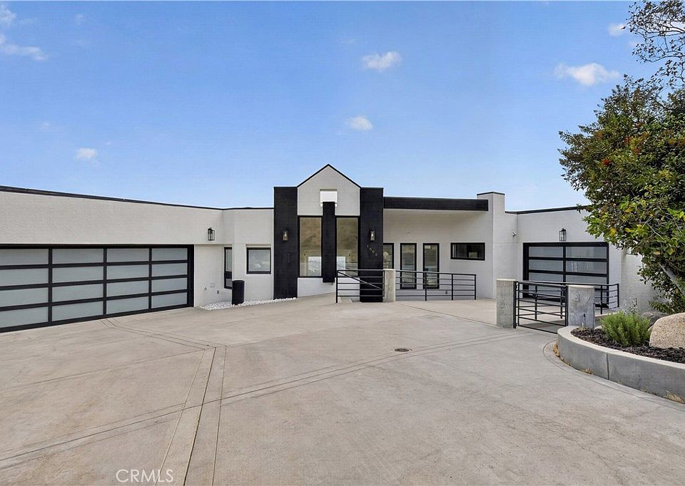 1st image of 1562 Glen Oaks Blvd