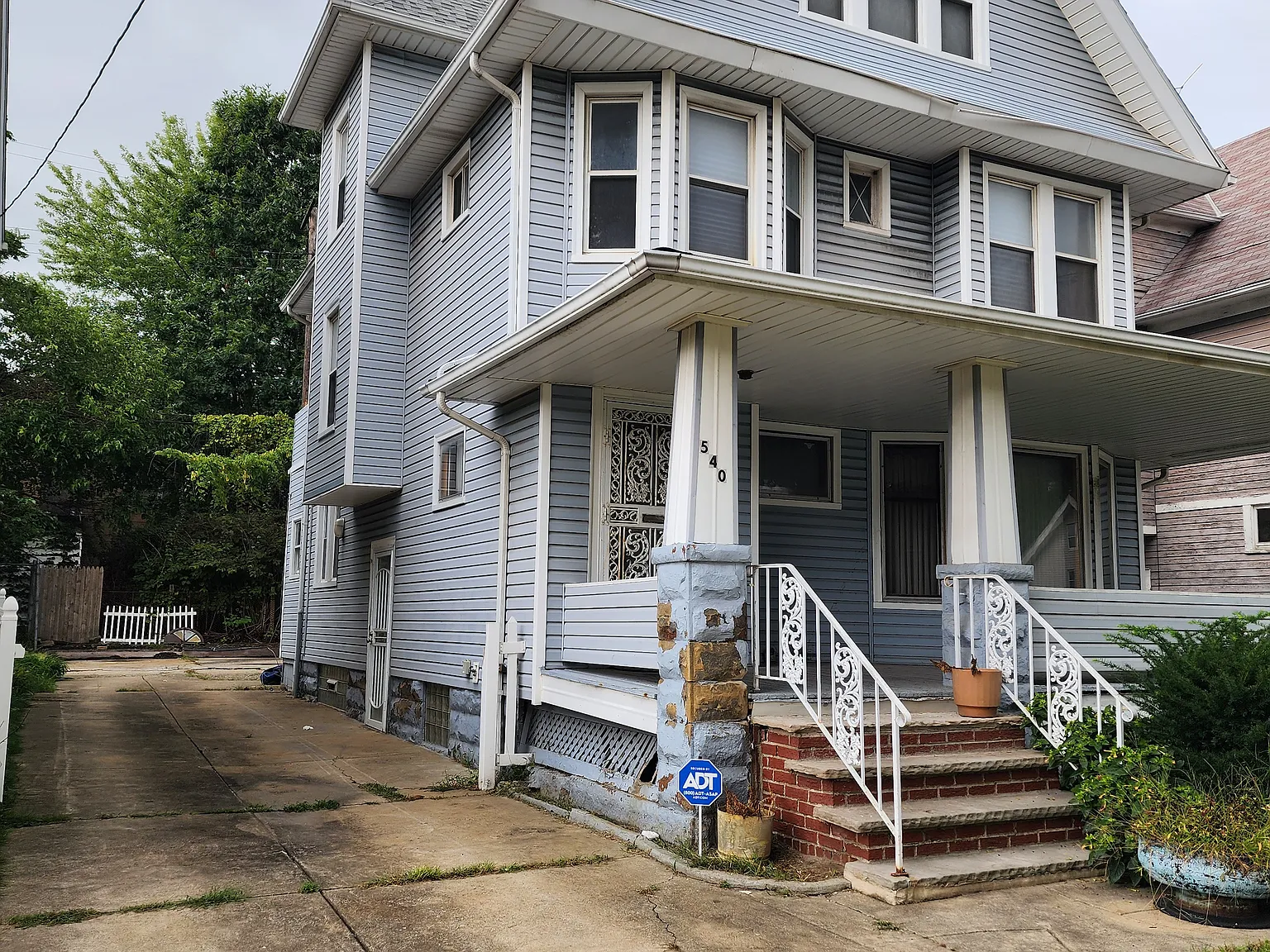 E 118th St, Cleveland — Photo 2