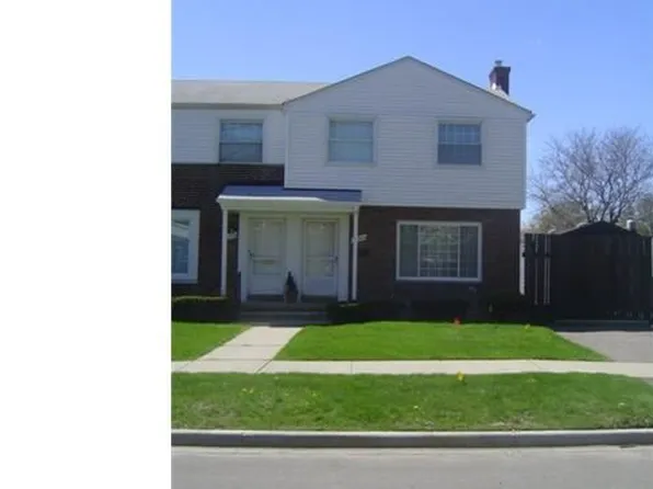 23300 Edsel Ford Ct, Saint Clair Shores, MI 48080