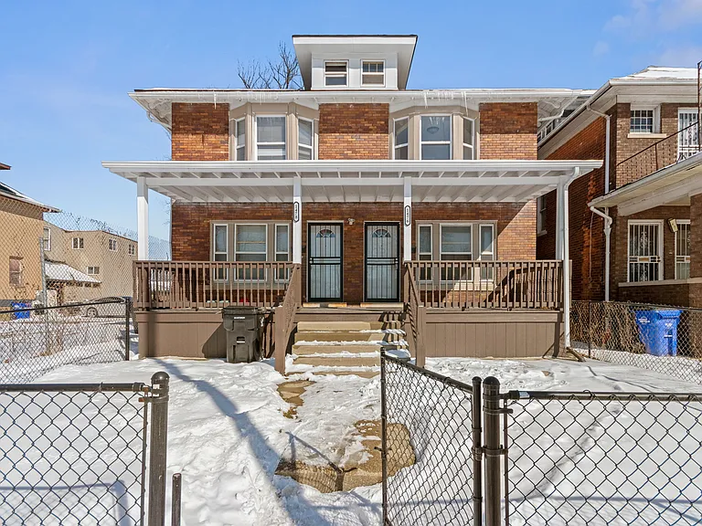 1476 W Grand Blvd — Photo 2