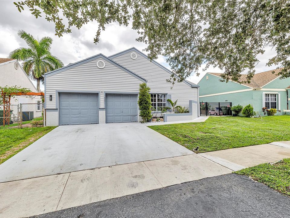 1st image of 1551 SW 85th Avenue