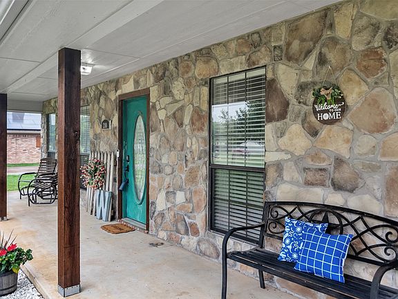 3rd image of 200 Pecan St