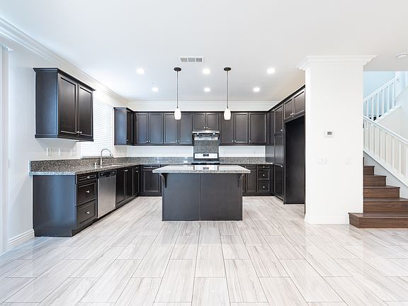 3rd image of 14519 Marquette Ave