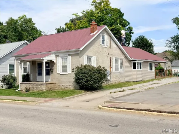 110 N Jefferson St, Millstadt, IL 62260