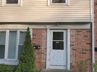 3146 Medford Ct, Streamwood, IL 60107