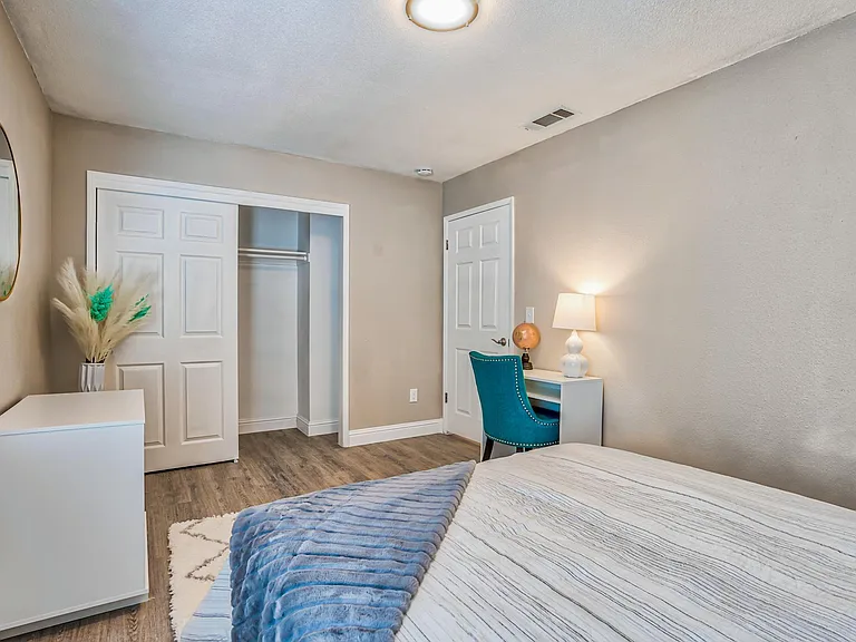Ascent Townhome Apartments — Photo 14